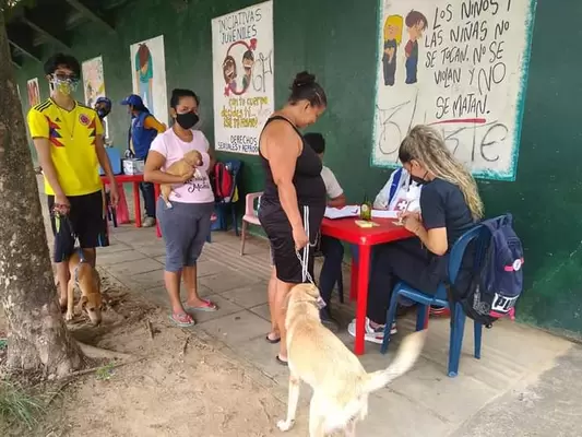 ¡Masiva convocatoria de nuestra jornada de vacunación antirrábica en la comuna 7! 400 mascotas fueron inmunizadas